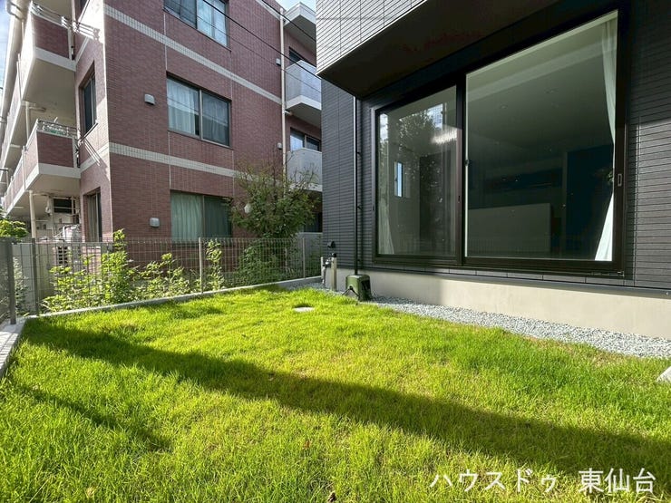 グリーンとグレーのコントラストが素敵です♪