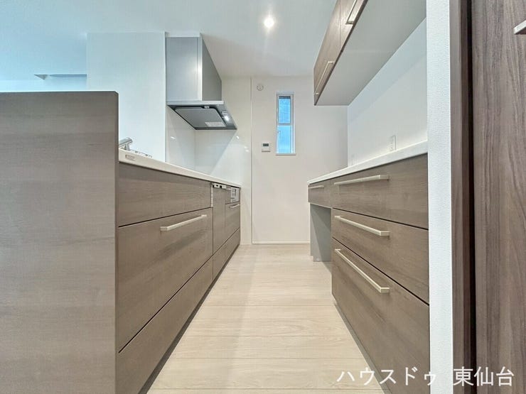 おそろいのカップボード♪統一感が素敵です♪物の出し入れがしやすい引き出し式を採用しています♪