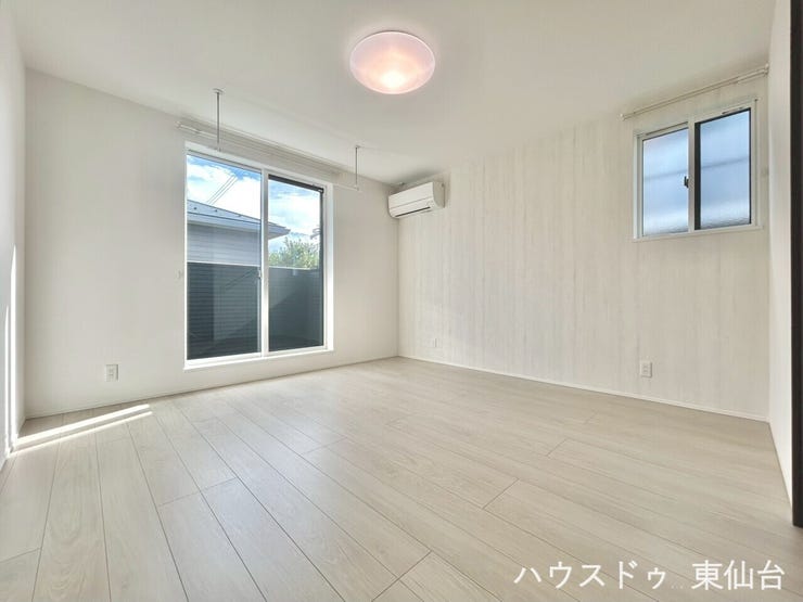優しい白のお部屋はどんなテイストのインテリアもはまりそうです♪