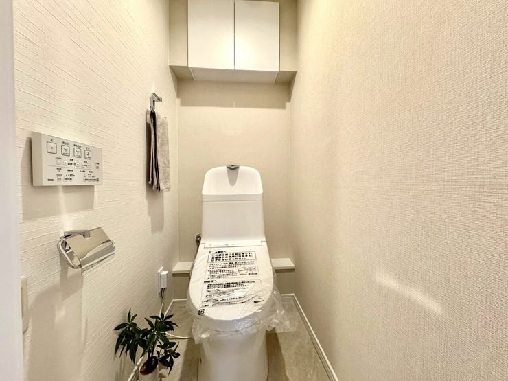 【Toilet】清潔感があり、落ち着いたデザインのトイレ。家族みんなが快適に使えます。