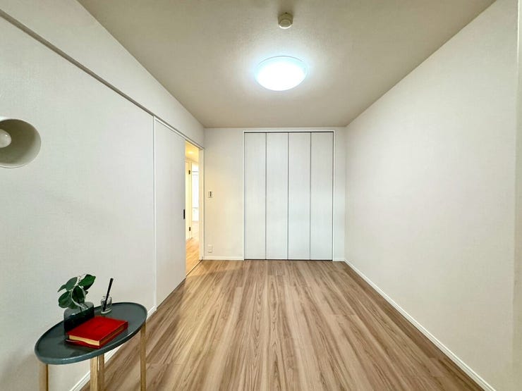 【Bedroom】クローゼット完備で収納力◎。家具の配置もしやすい機能的な洋室です。