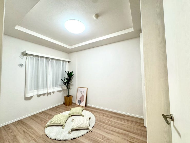 【Bedroom】ナチュラルな内装で、リラックスできる空間。寝室や書斎にも最適です。