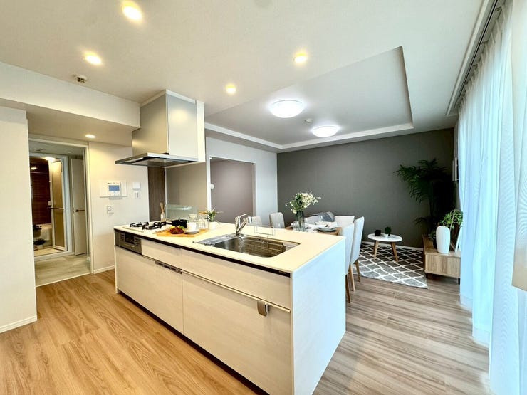 【kitchen】開放感たっぷりのアイランドキッチン。回遊動線で家族との距離もぐっと近づきます。