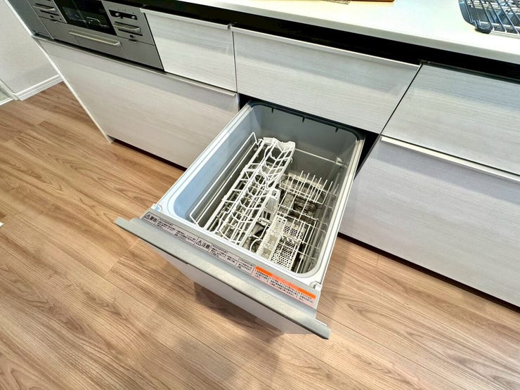 【kitchen】家事の時短に便利な食洗機付き。手洗い不要で毎日の負担を軽減します。