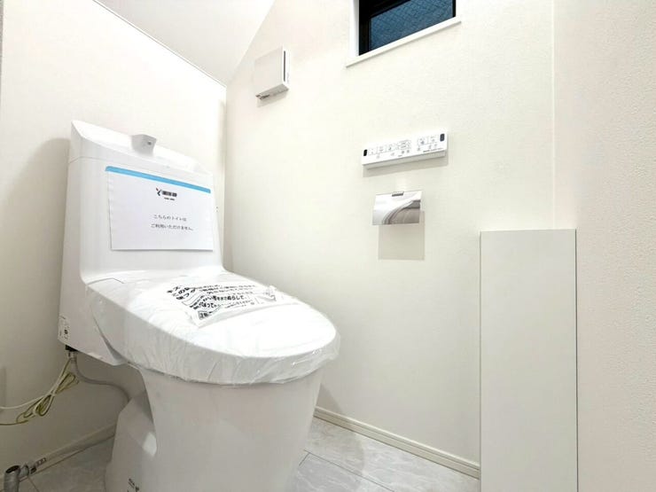 1F:ウォシュレット機能付きで、毎日快適なトイレ空間