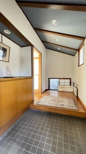 斜め天井がやさしく広がりを演出!