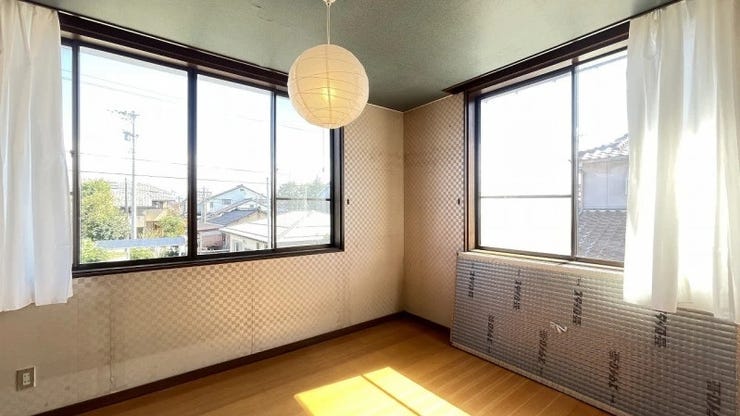 洋室は大きな窓!明るいお部屋です(^^)/