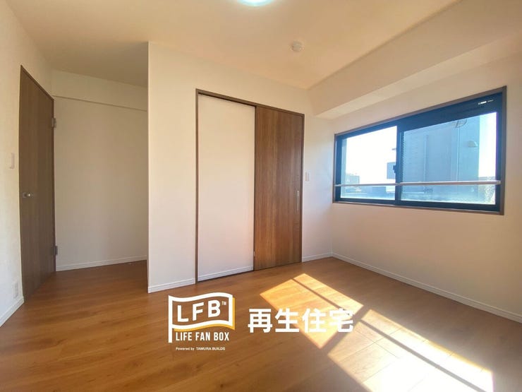 陽当たり良好な洋室は、心地よいプライベート空間です。