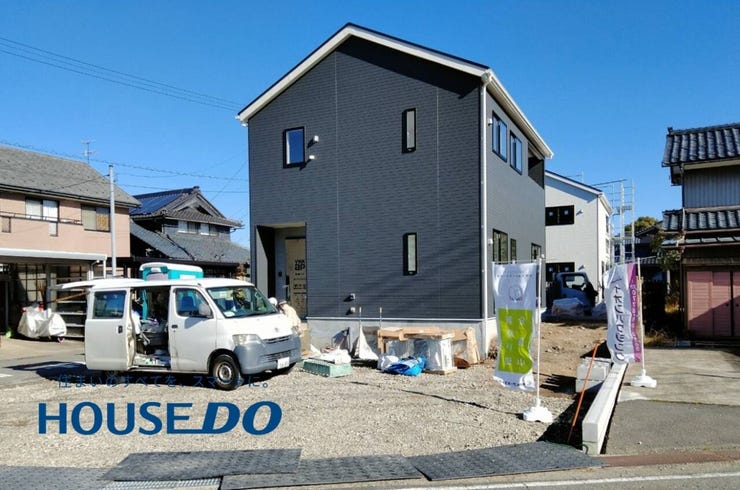 北側前面道路は幅約4.5mございます♪