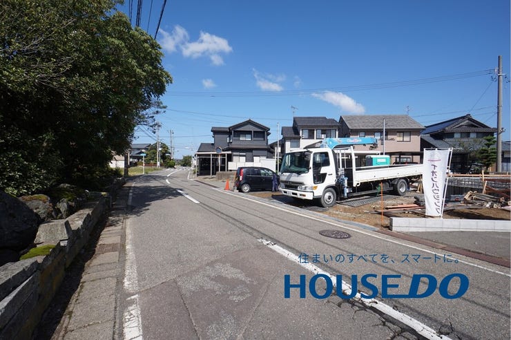 南西側前面道路は幅約6.1mございます♪