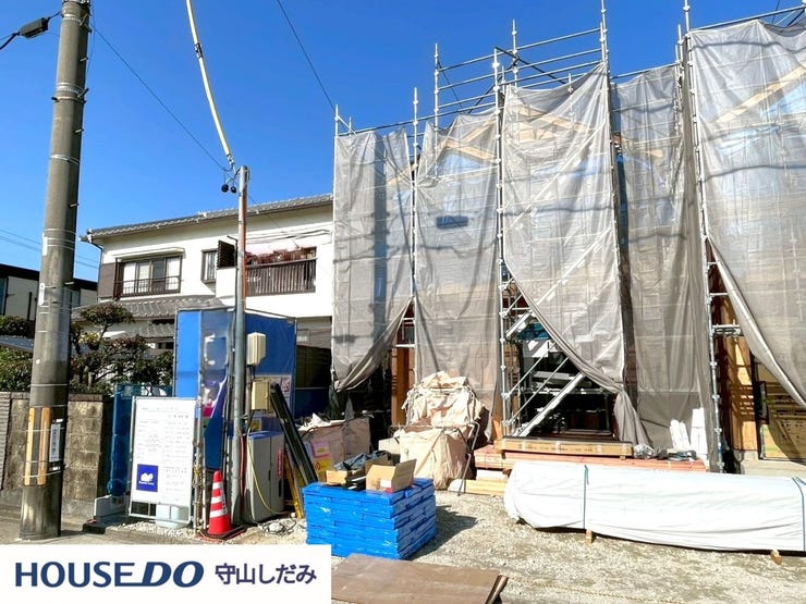 【駐車2台可能】車を2台所有している方には嬉しい、駐車スペースがしっかり確保された物件。来客時にも余裕を持って駐車できるため、家族や友人との時間ももっと楽しくなります。暮らしにゆとりが生まれますね。