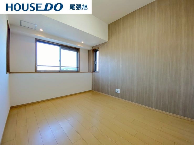 【洋室】丁度いいサイズの洋室です。トレンドになりつつあるのが、広過ぎず、快適すぎない子ども部屋。勉強と寝るだけの部屋にすることで閉じこもりがなくなり、リビングで過ごす時間が増えると言われています。