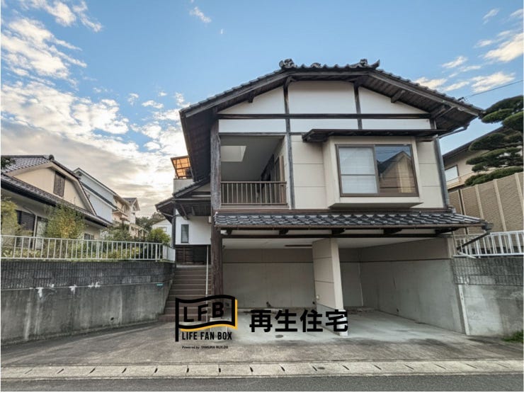 【外観】
※リフォーム前の画像です。外壁塗装・屋根補修を行います。