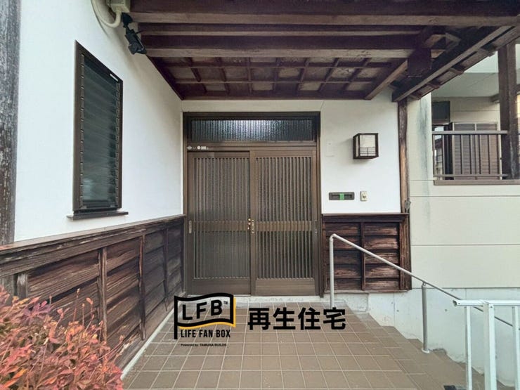 ※リフォーム前の画像です。玄関ドア交換します♪