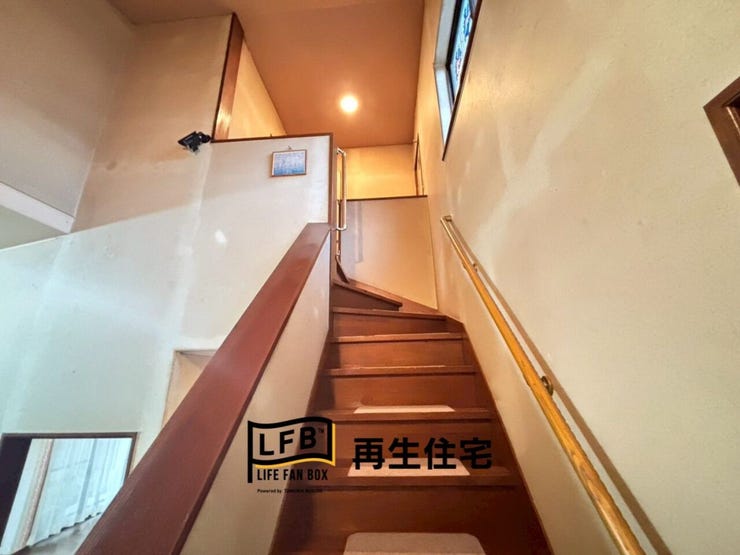 ※リフォーム前の画像です。吹き抜けの廊下で開放感がありますね♪