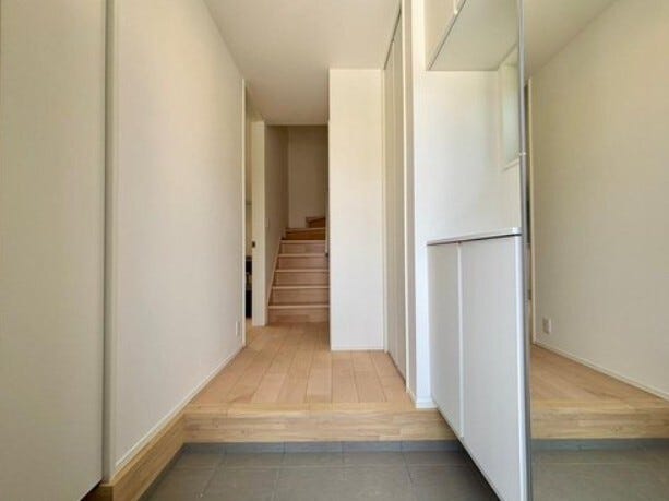 ◆玄関を入って奥には、土間収納があります!ベビーカーやアウトドア用品も収納出来ます!