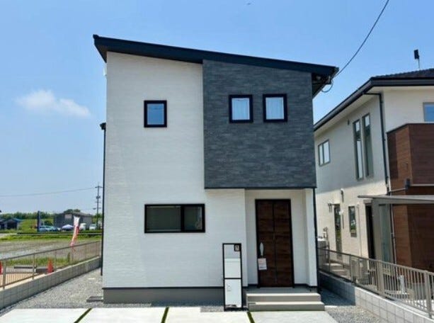 【外観】
◆ウォークインクローゼットでスッキリ収納出来ます♪
◆宅配ボックスが標準設置なので、不在時の荷物の受け取りも安心です!