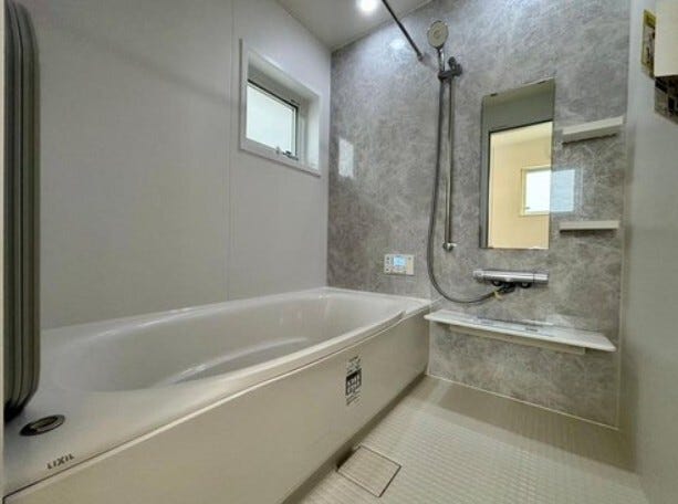 ◆浴室乾燥機付きで、雨の日の室内干しも可能です!