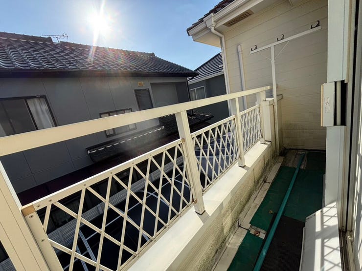 ■南面のバルコニーは日当り良好♪洗濯物もしっかり乾き、布団もフカフカになります(^^)気持ちよく眠りにつけますね!