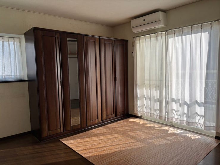 ■2階8畳洋室 8帖の洋室は2面採光で明るく、バルコニーへ出る事ができます!外へ出て爽やかな空気を吸いませんか?