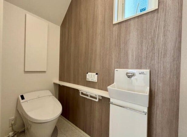 ◆タンクレストイレでスリムなデザイン?