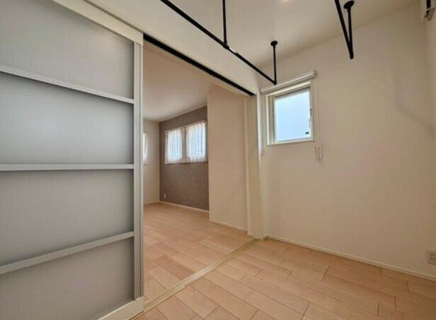 ◆サンルーム付きのため、雨の日のお洗濯も気にせずに干せます!