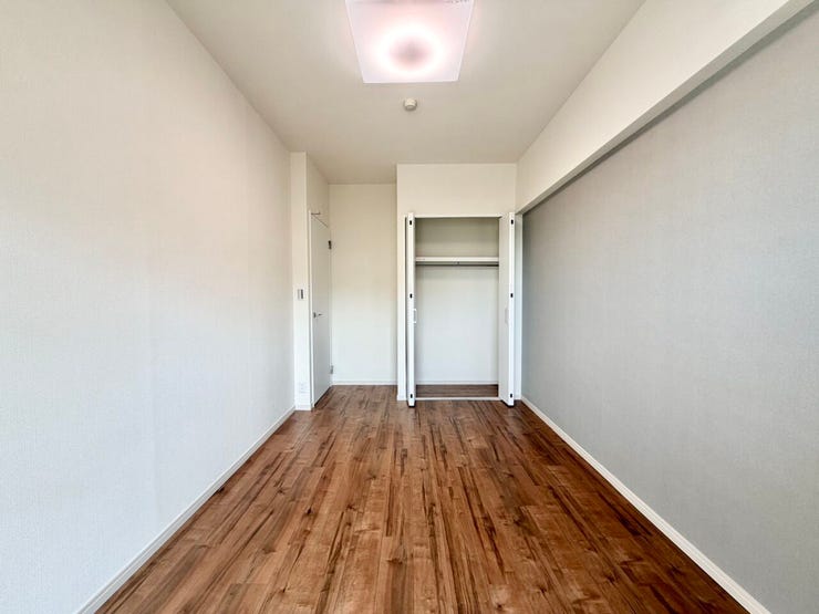 〈6.5帖〉大切な衣類を収納できる大型クローゼットが便利です