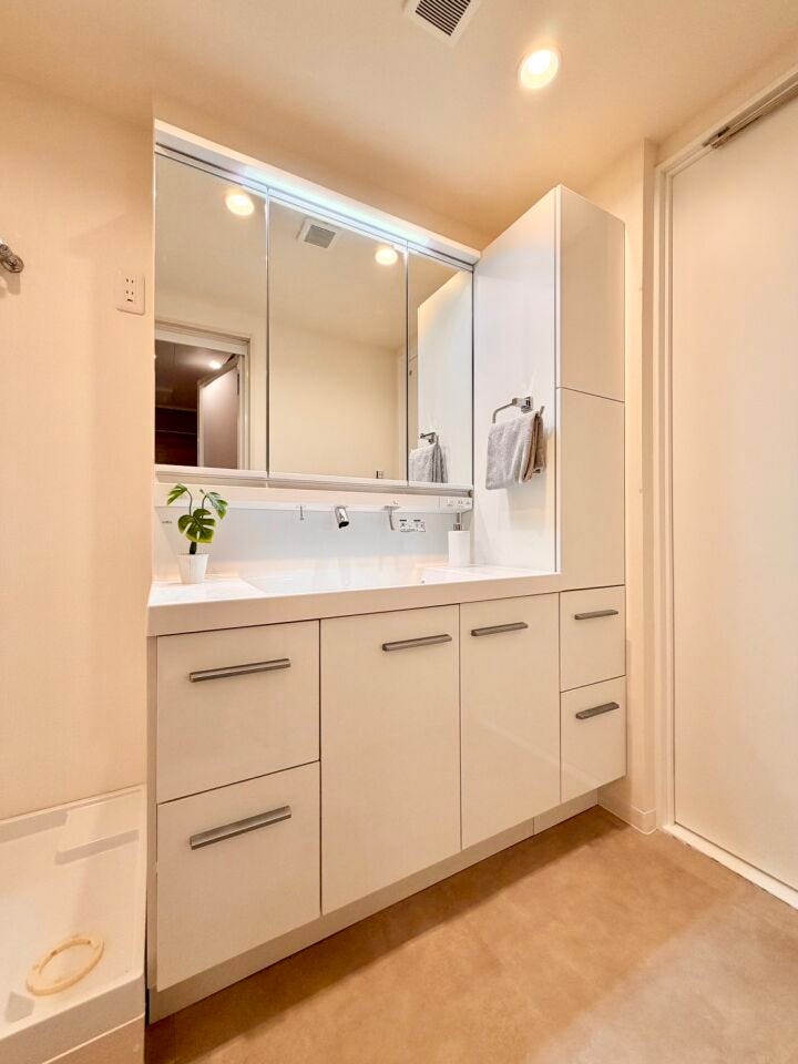 清潔感あふれるスタイリッシュな洗面化粧台がおしゃれ♪