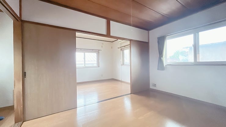 仕切りを開ければ、窓が2面になるため、採光と通風に優れた明るく開放的な洋室に。風通しも良く、いつでも爽やかな空間を保てます。