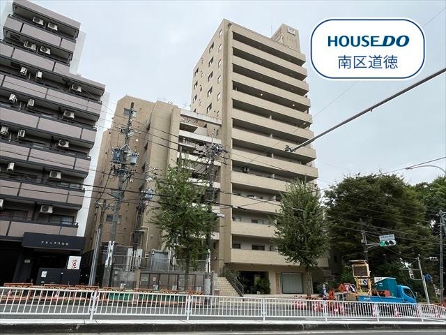 総戸数52戸のマンションです。パロマ瑞穂スタジアム周辺には「瑞穂公園」があり、緑豊かな住環境です。