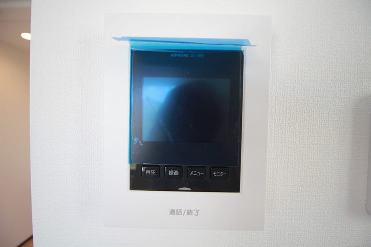 「見える安心」をカタチにしました。誰が来てもわかる様にモニター付きインターホンを設置。家事導線を考慮した個所に設置し、防犯性と利便性に優れ快適と安らぎを合わせた優しい設計。