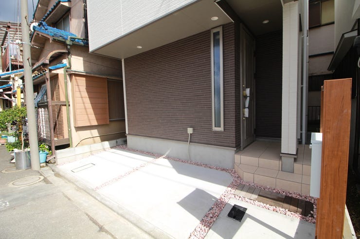 通勤や家族の送迎など、毎日の生活にマイカーが欠かせない方にとって駐車場は大切な条件です。