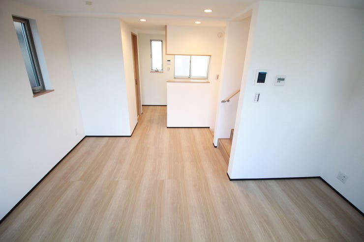 食事時にはいい香りに包まれる一体感のあるリビングで、何気ない会話を楽しみながら心からのんびりと寛げる優しい空間です。