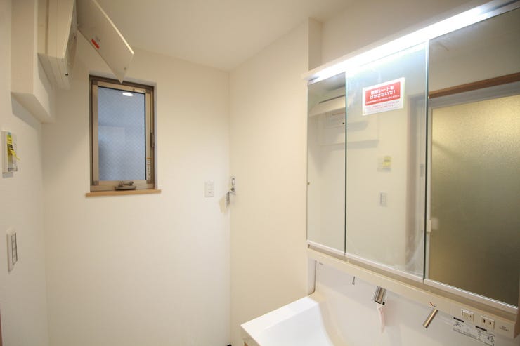 広々とした洗面所!水回りが一か所に固められているため、家事動線も良好です♪