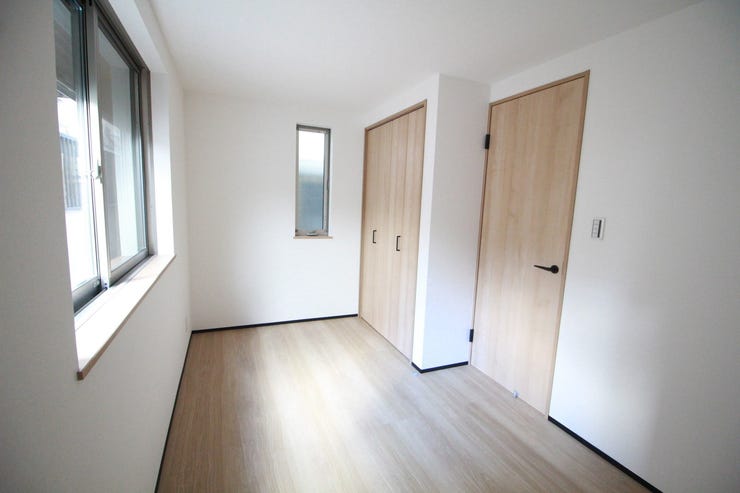 【サービスルーム】洋室としてもお使いいただけるサービスルームです。