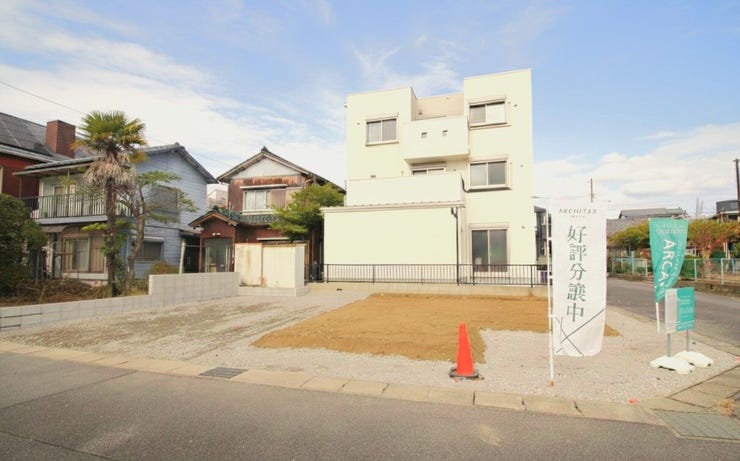 コンビニまでは5分圏内、生活に必要なスーパー、薬局までは徒歩10分圏内◎周辺環境も大変充実して住みやすい環境となります◎