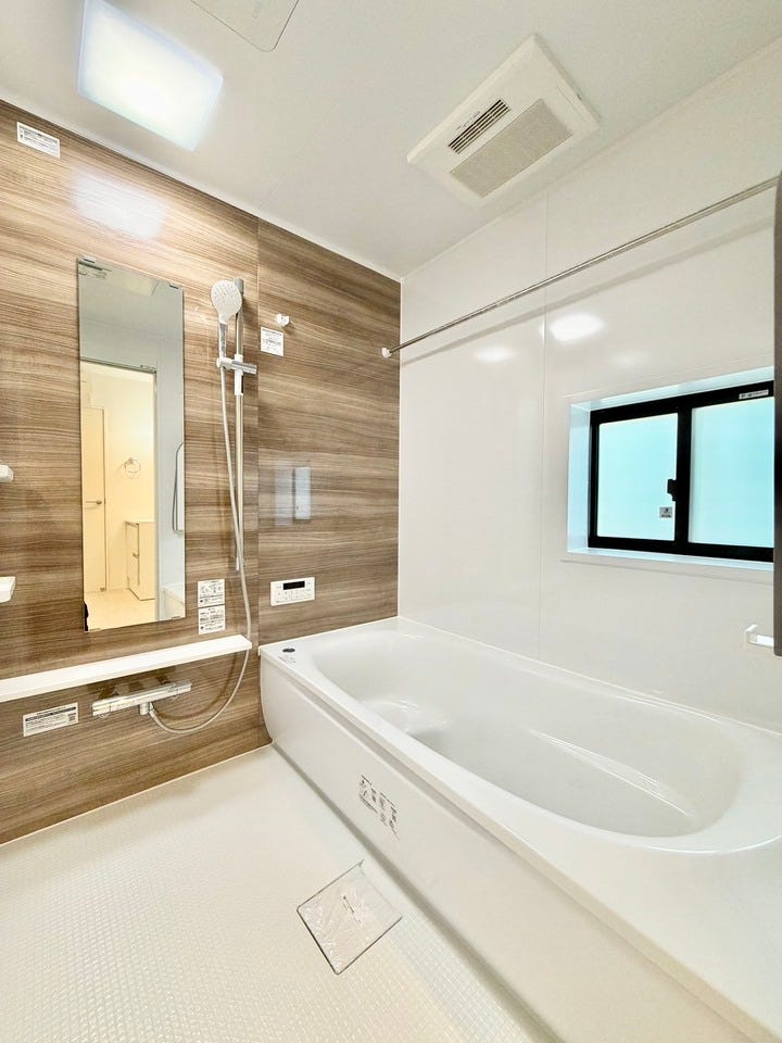 明るい色調のユニットバスで日ごろの疲れを癒しましょう