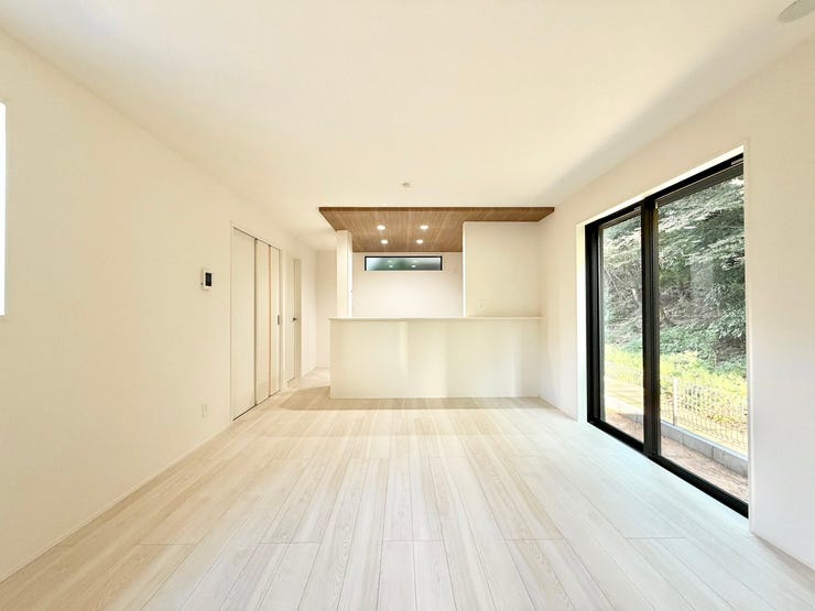 折下げ天井のクロスが良いアクセントとなっております♪