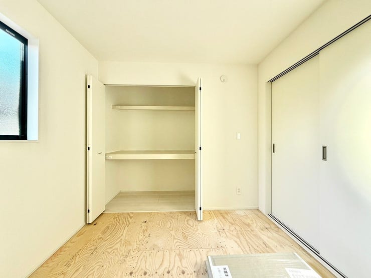 〈4.5帖〉※入居時には新しい畳が入ります♪
押入があるため、収納面でも◎