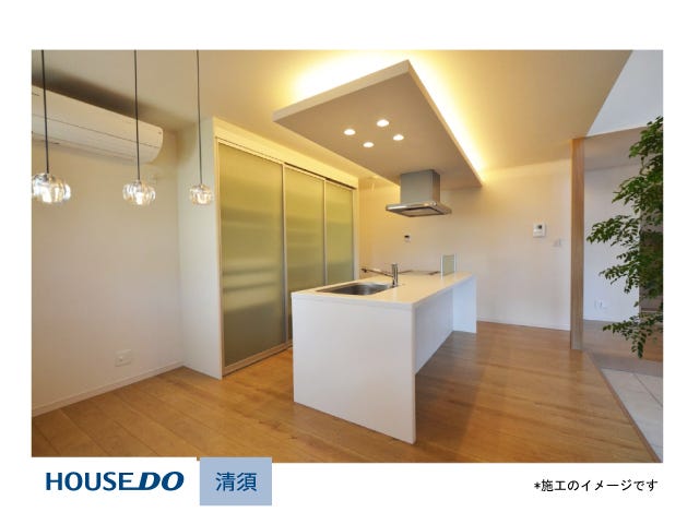 調理動線を考慮したシステムキッチンで、快適にお料理ができます!お洒落な対面式カウンターキッチン。床下収納もあります。