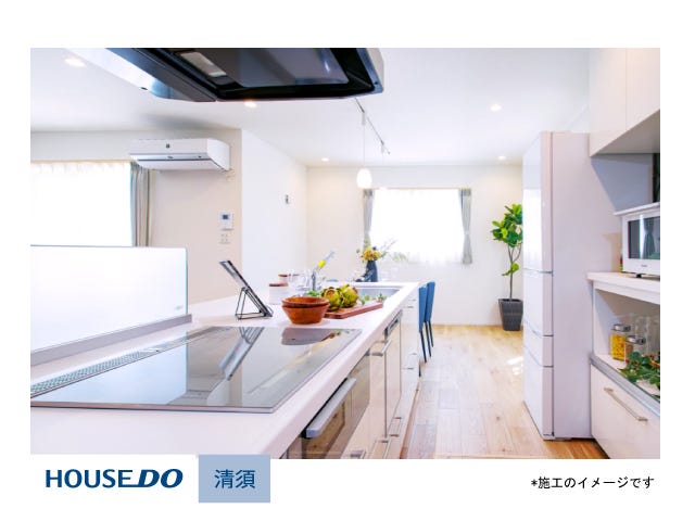 ガスコンロ3口です。一度にたくさんのメニューが作れます!シンクにはシャワーヘッドが着いていて大きい鍋やシンク掃除もらくらく♪家事もはかどりそうです。