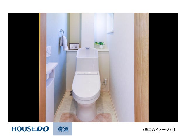 1階には、ウォシュレットを標準装備し、くるっと洗浄、セフィオンテクト、ふち無し便器を採用しお手入れし易い環境をご提供しています。