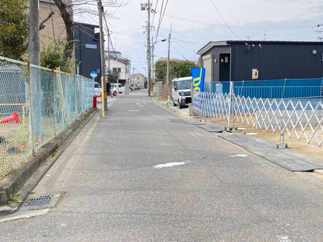 南側(公道)幅 約4.4mあります♪