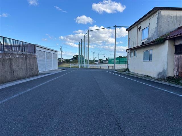 北東側幅員約8.4m