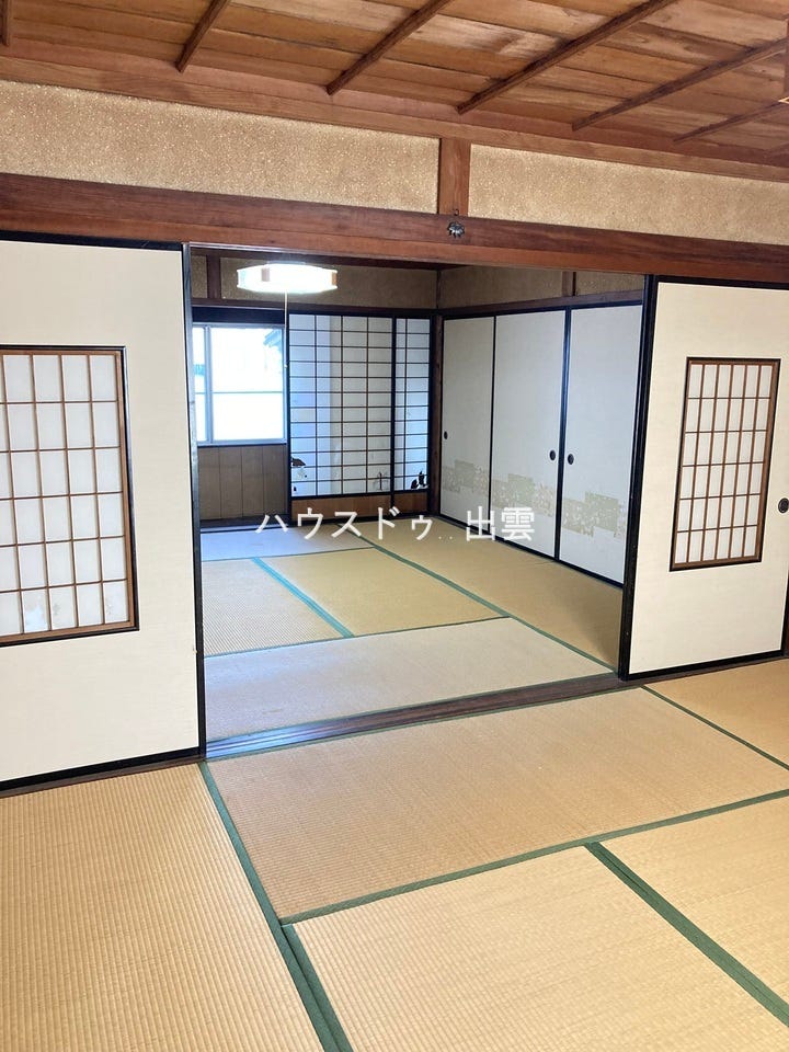 2階8帖和室続き間です。