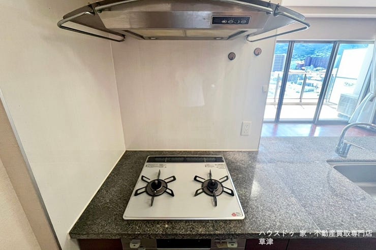 ガスコンロは土鍋や中華鍋など使える鍋に制限がありません。停電時でも火を使うことができるので安心です。