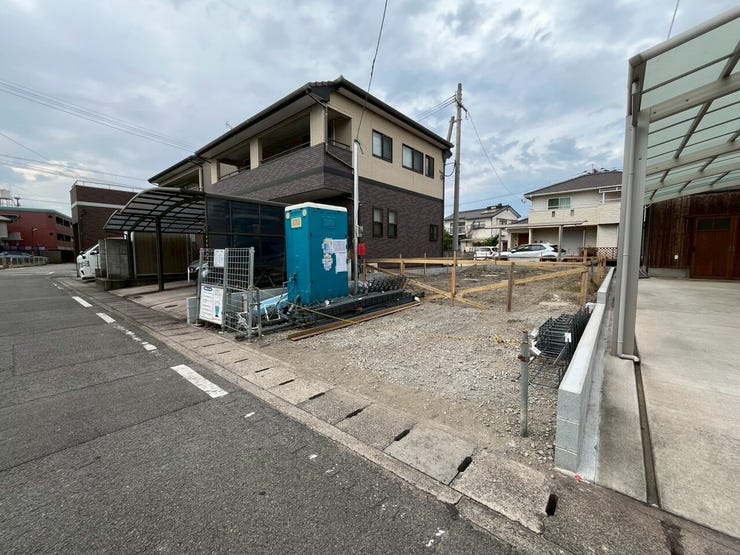 右側から見た外観