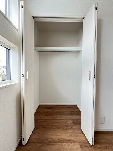 新たに家具を買わなくても良いので、ハンガーパイプ付きのクローゼットは嬉しいですね。