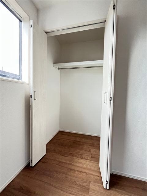 ハンガーパイプや枕棚があらかじめついているので、サッと片づける事が出来ます!