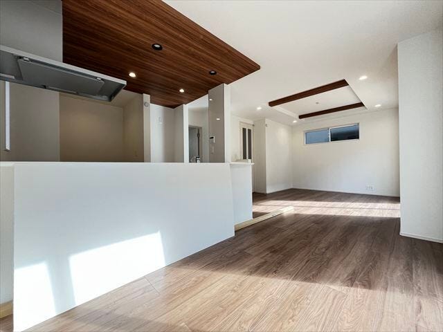 大画面テレビも余裕。インテリアプランが考えやすいワイドなリビング。